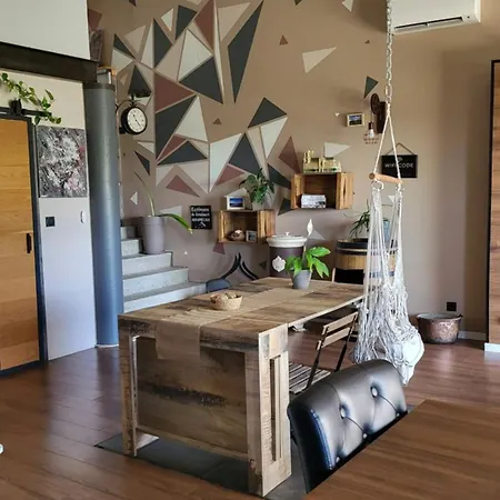 Maison Au Coeur D'un Village, Vue Sur Les Montagnes Holiday home *